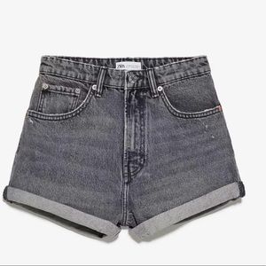 ZARA SHORT HO-RISE SIZE 8